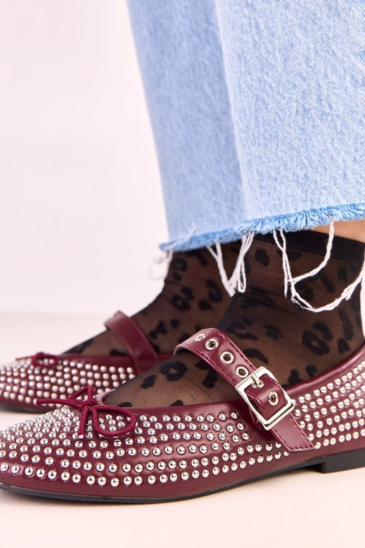 Tamsiai raudonos spalvos Mylie... Tamsiai raudonos spalvos Mylie...