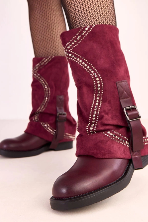 Bordo spalvos aulinukai su atversta...