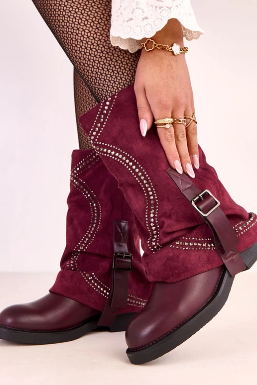 Bordo spalvos aulinukai su atversta...