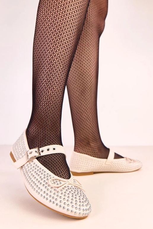 Smėlio spalvos balerinos puoštos...