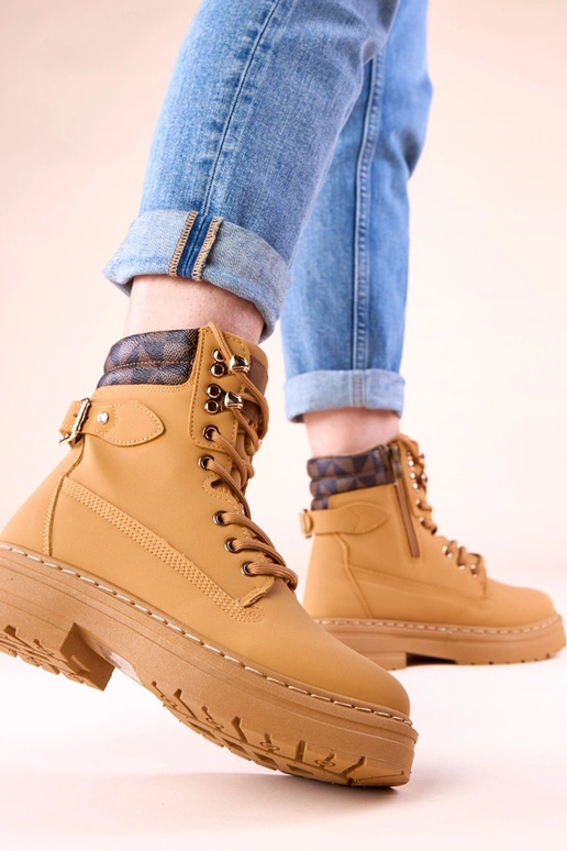 Rudos šiltos traperės iš matinės...