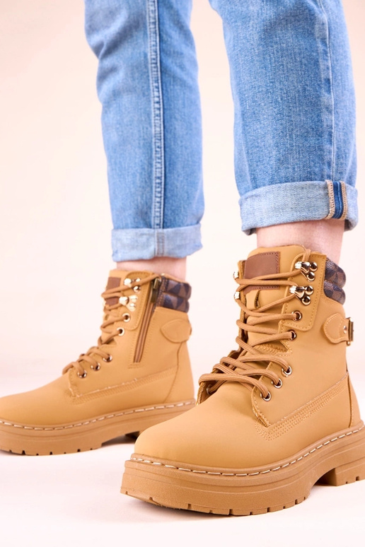 Rudos šiltos traperės iš matinės...