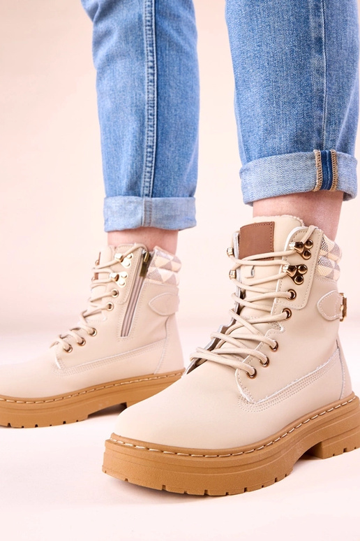 Smėlinės šiltos traperės iš matinės...