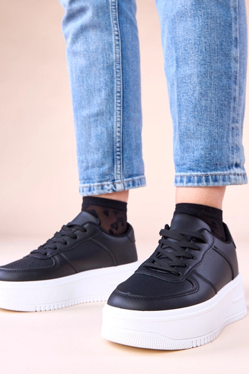 Juodi sportiniai bateliai...