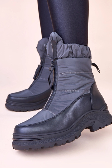 Pilki sniego batai su... 2