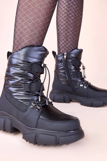 Juodi blizgantys sniego...