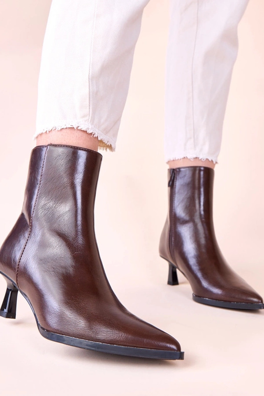 Rudos aulinukės ant špilkos ančiuko...