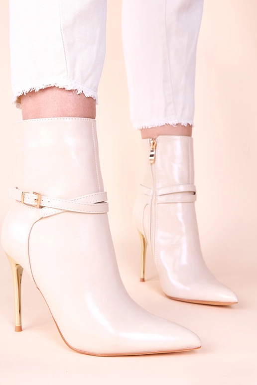 Smėlinės aulinukės ant auksinės...