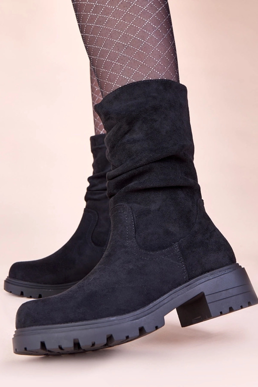 Juodos aulinukės ant platformos su...