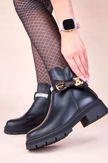 Juodos aulinukės puoštos... 2