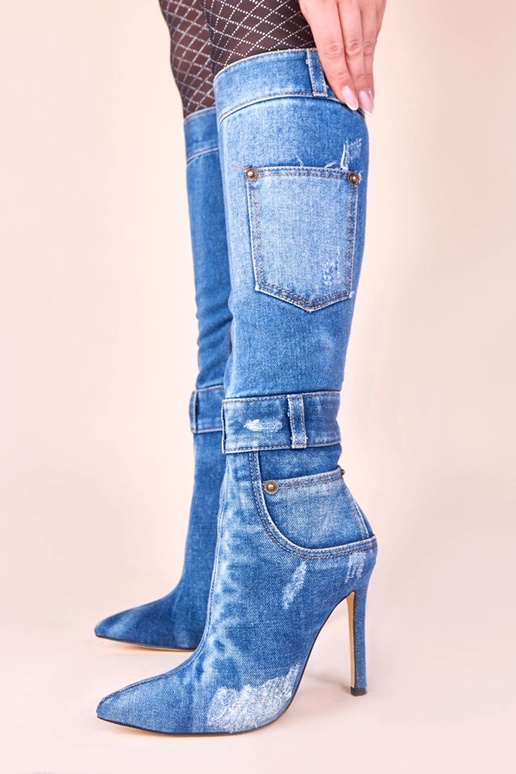 Džinsiniai ilgaauliai batai ant...