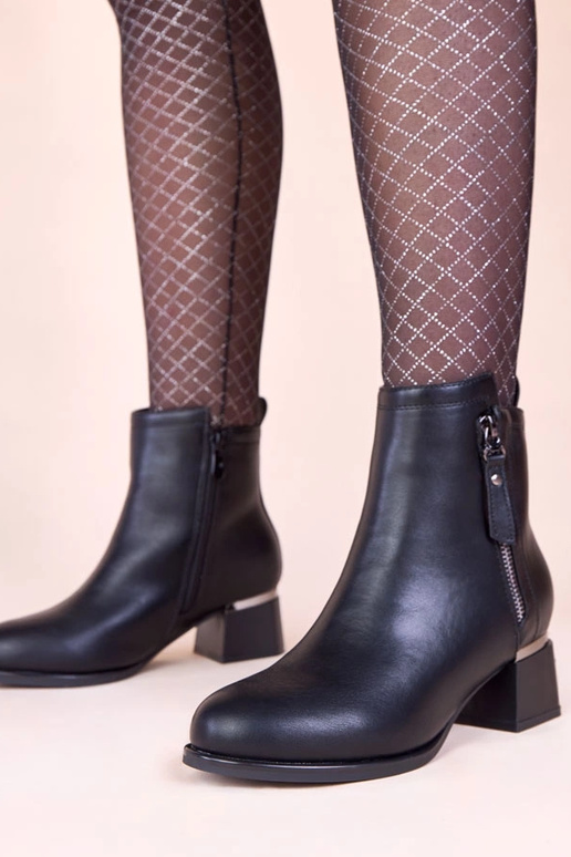 Juodi masyvūs aulinukai su metaline...