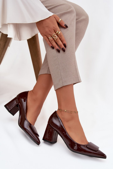 su lako efektu Bateliai su kulniukais su ornamentais CzekoladoĮe Isoline