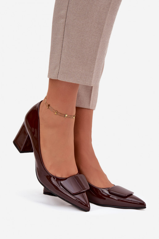 su lako efektu Bateliai su kulniukais su ornamentais CzekoladoĮe Isoline