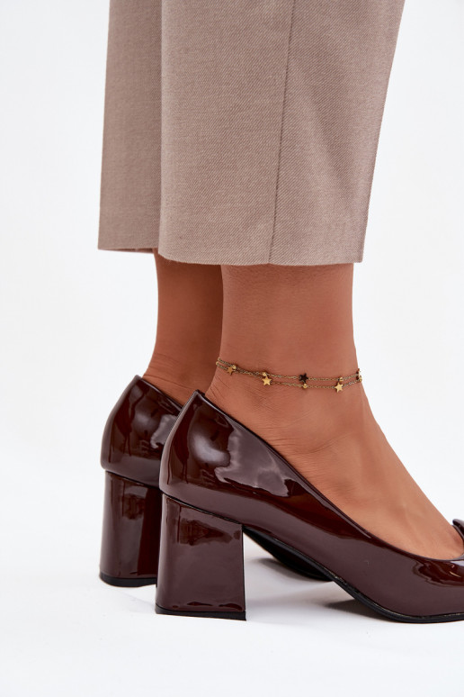 su lako efektu Bateliai su kulniukais su ornamentais CzekoladoĮe Isoline