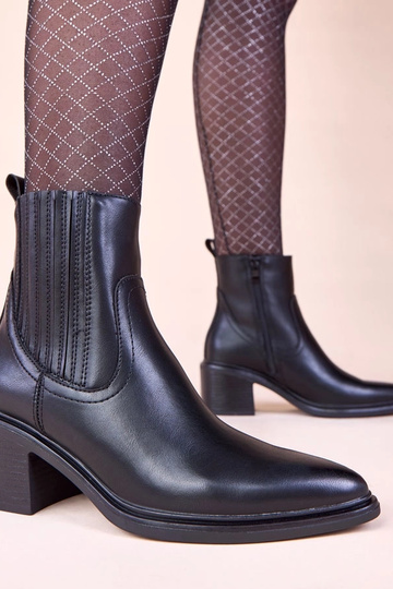 Juodi aulinukai ant...