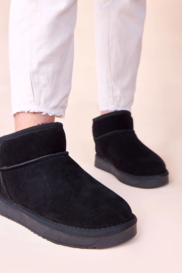 Juodi sniego batai iš...