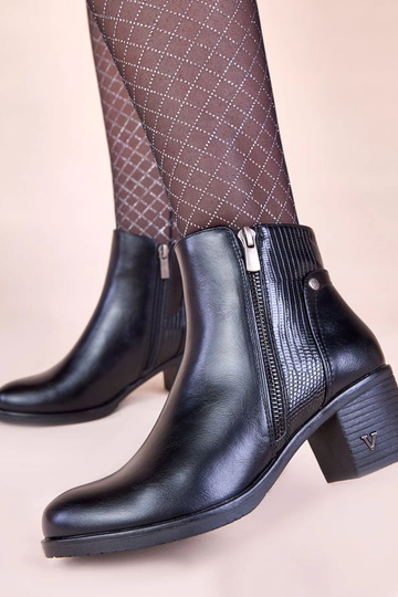 Juodi aulinukai ant... 2