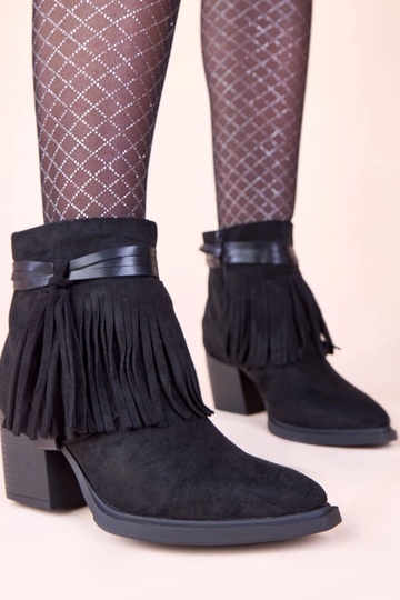 Juodi aulinukai ant...