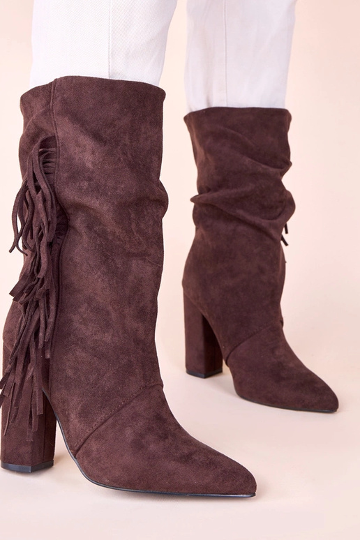 Rudi aulinukai ant stulpelio...