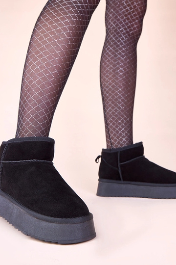 Juodi sniego batai iš...