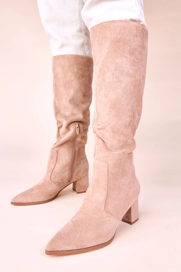 Smėlio spalvos ilgaauliai...