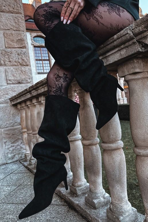 Moteriški ilgaauliai batai su plonais kulniukais įsispiriamo modelio juodos spalvos Taivilla