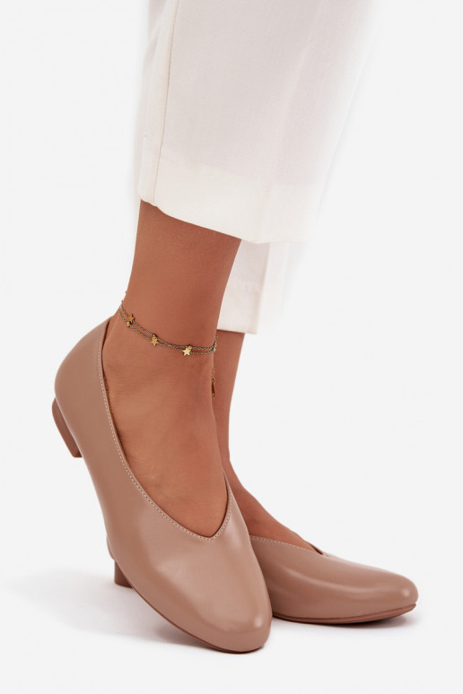 Moteriškos balerinukės iš dirbtinės odos su plačiais kulniukais smėlio spalvos Olyssia