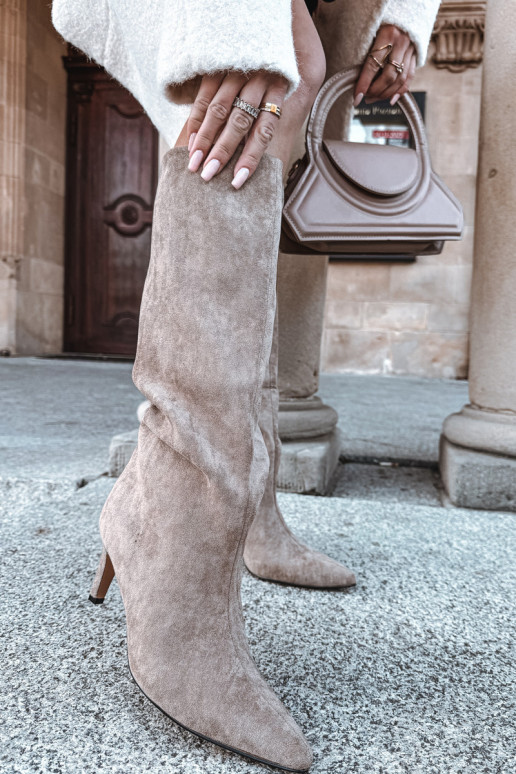 Moteriški ilgaauliai batai įsispiriamo modelio pašiltinti su plonais kulniukais smėlio spalvos Olivienne