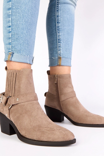 Pilki aulinukai ant...