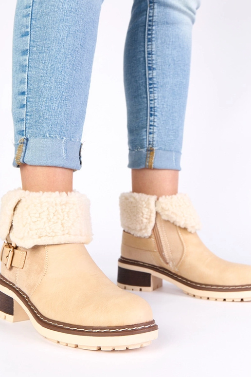 Smėlio spalvos aulinukai ant kulno su...