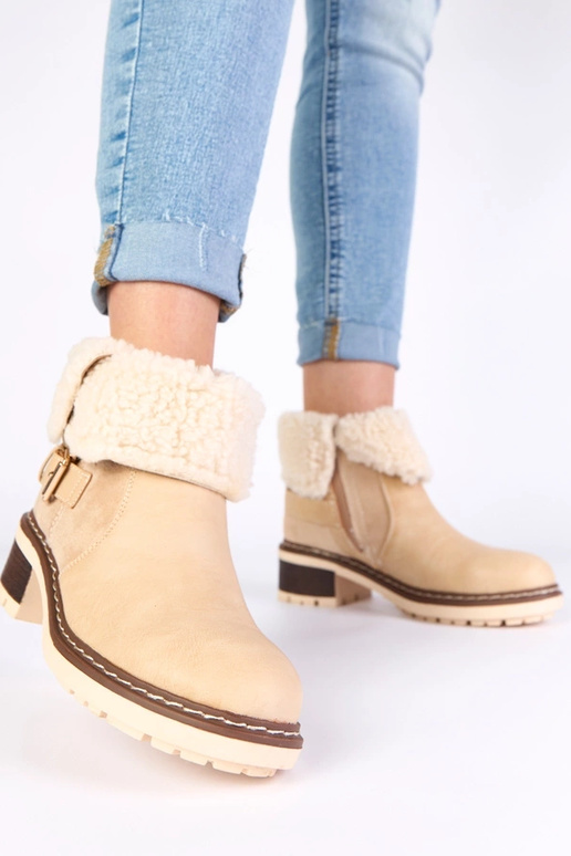 Smėlio spalvos aulinukai ant kulno su...