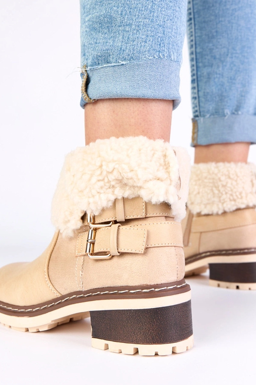 Smėlio spalvos aulinukai ant kulno su...