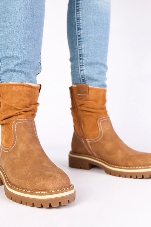 Rudi šilti aulinukai su rauktu aulu...