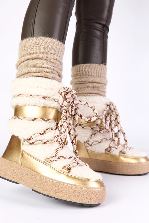 Auksiniai šilti suvarstomi sniego...