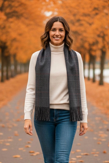 Pilkas moteriškas šalikas...