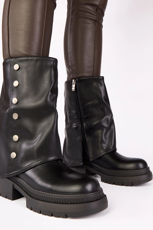 Juodi aulinukai su atlenkta aule ant...