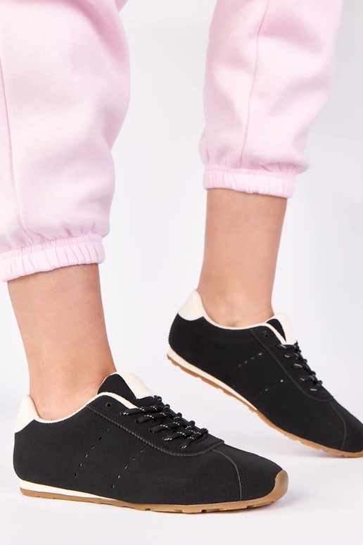 Juodi sportbačiai su baltu akcentu Birna