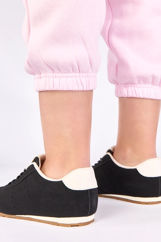 Juodi sportbačiai su baltu akcentu Birna