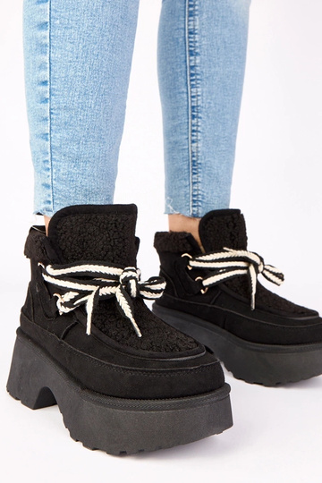 Juodi sniego batai su...