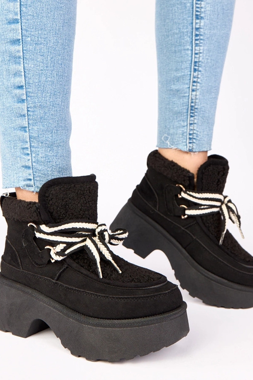 Juodi sniego batai su kailiu...