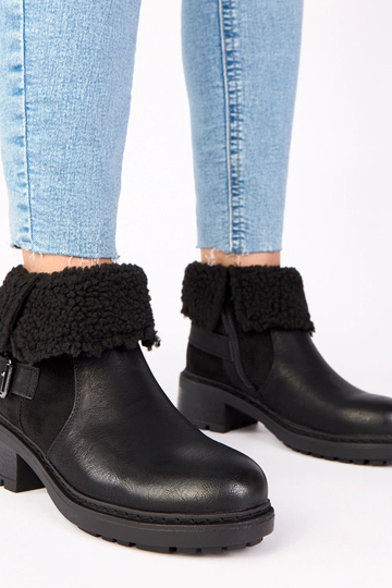 Juodi aulinukai ant kulno...