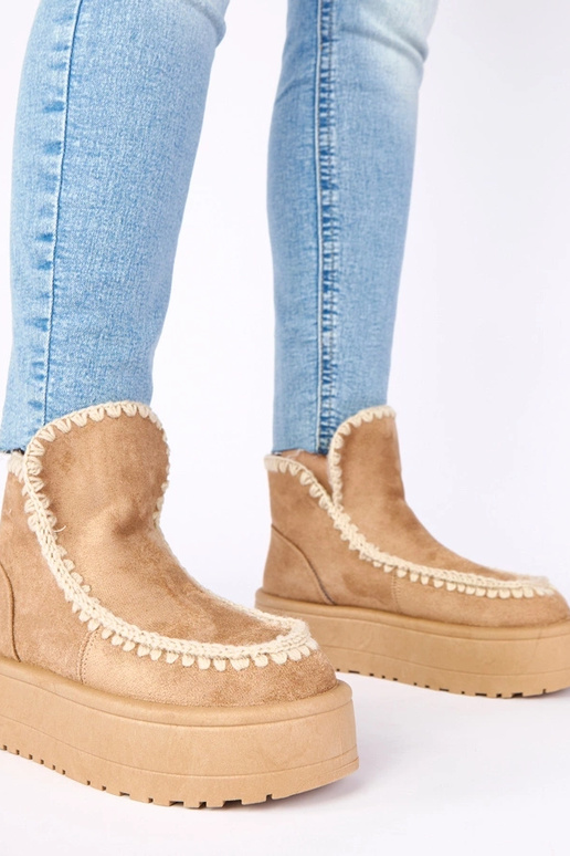 Tamsiai smėlinės spalvos sniego batai...