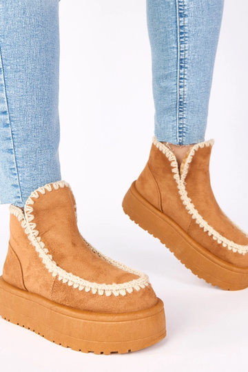 Rudi sniego batai ant... 2