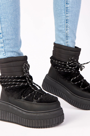 Juodi sniego batai ant... 2