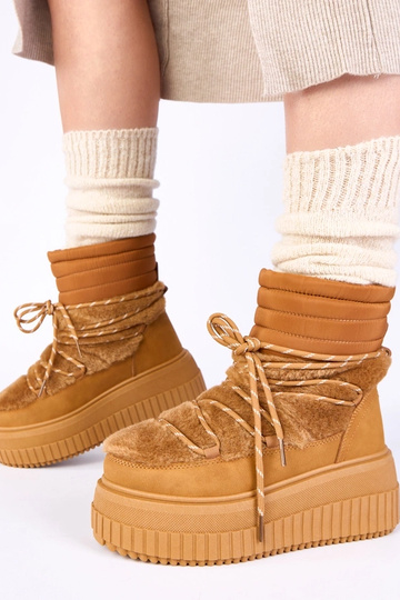 Rudi sniego batai ant... 2