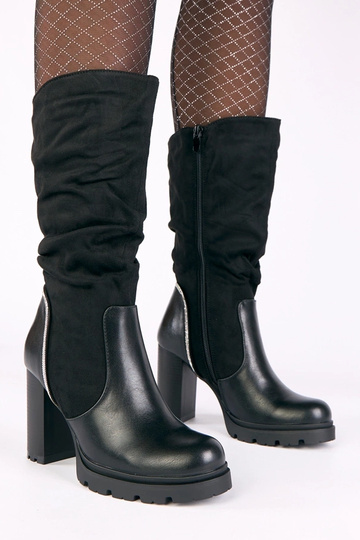 Juodi aulinukai ant kulno...