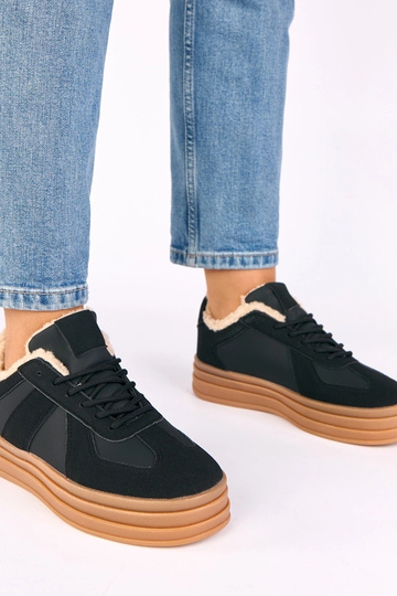 Juodi sportiniai bateliai...