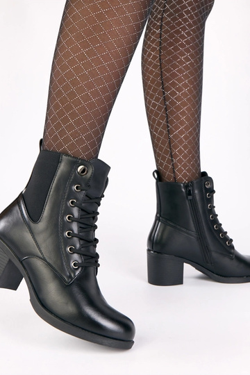 Juodi aulinukai ant... 2