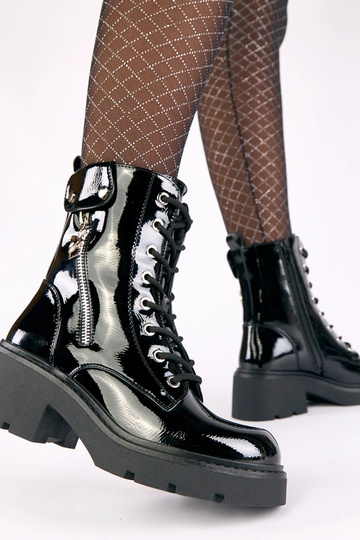 Juodi lakuoti aulinukai ant... 2